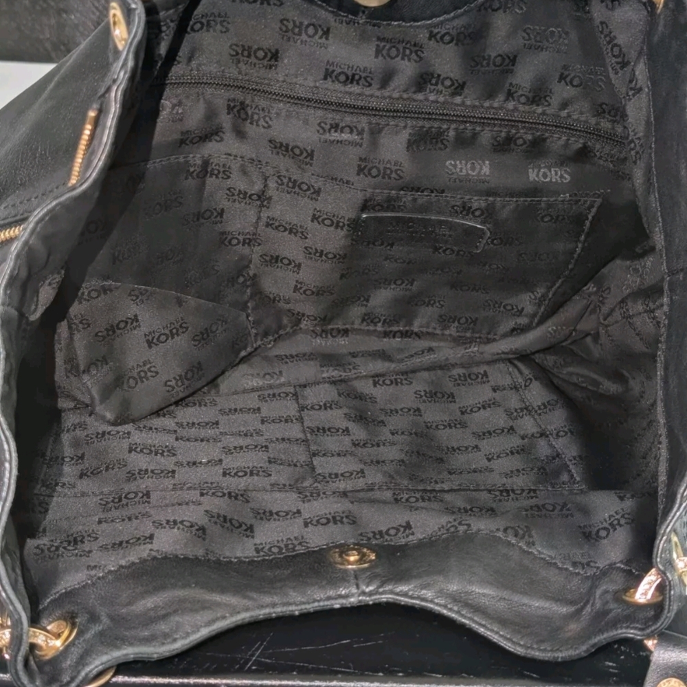 Michael Kors Black Leather Shoulder Bag with Gold Hardware - Picture 2 of 9